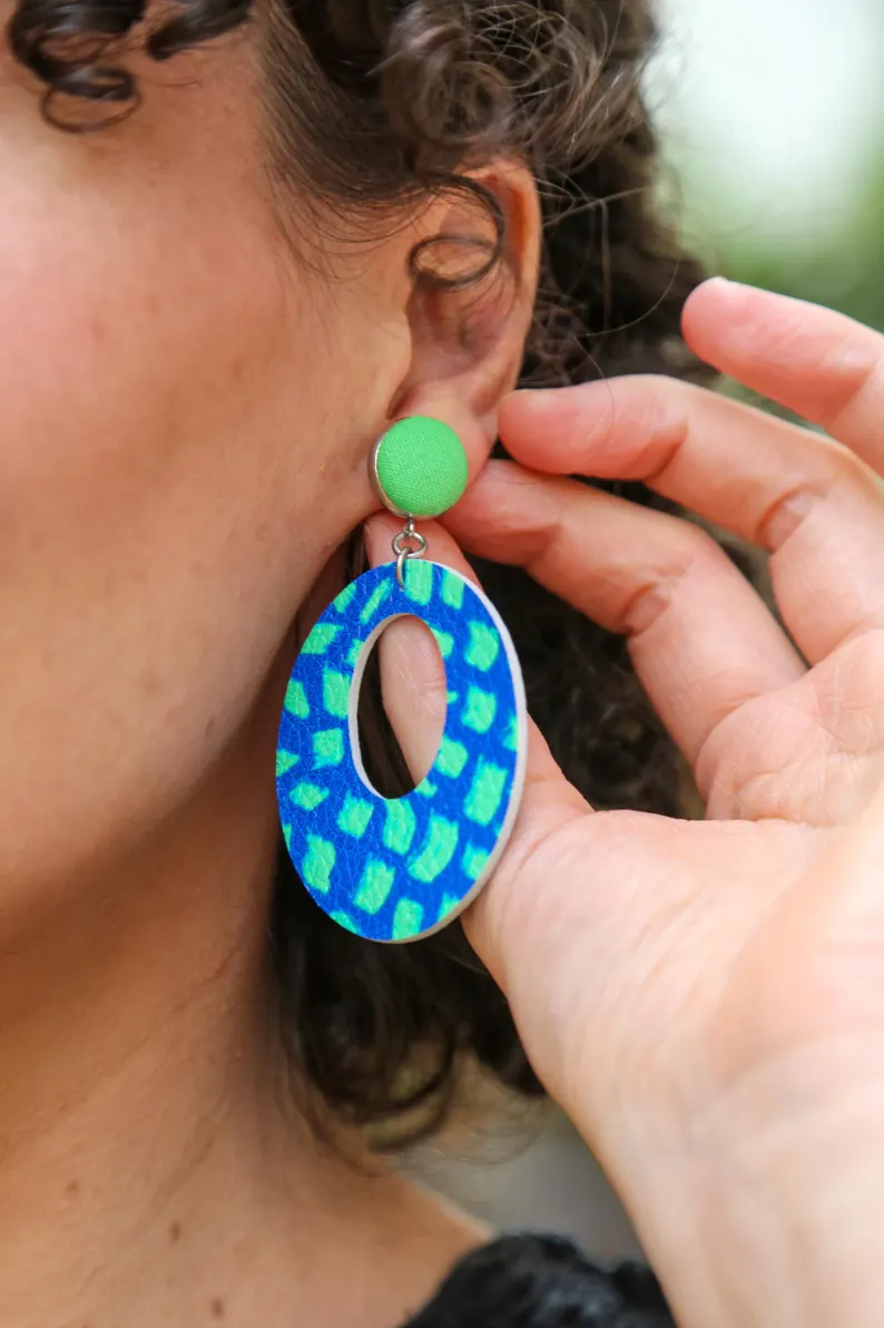 69128a9eaba6d113bfcf572d_faux-leather-egg-shaped-earrings_1764152273519.png