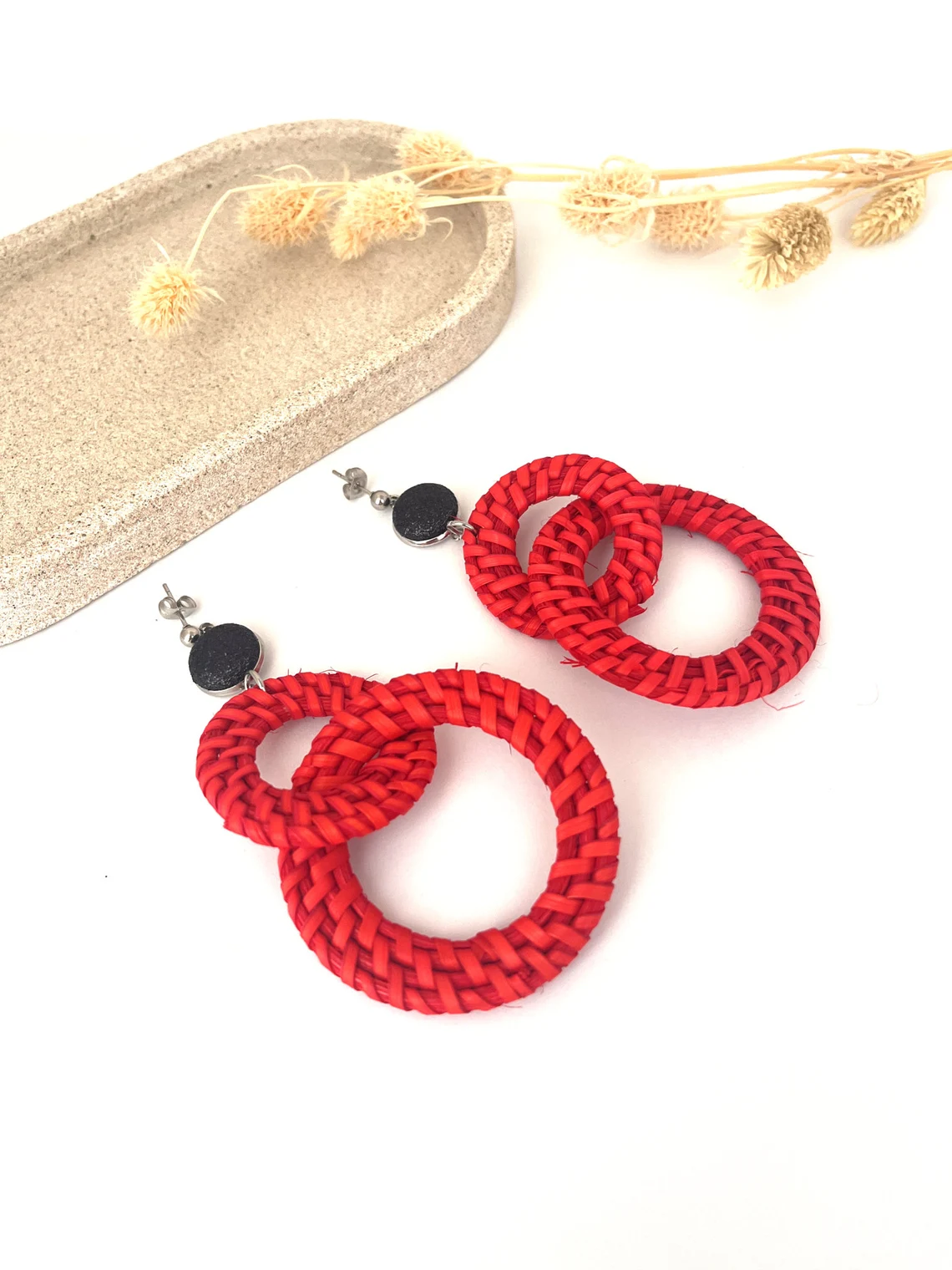 69128a9eaba6d113bfcf572d_rattan-earrings-red_1764151698173.png