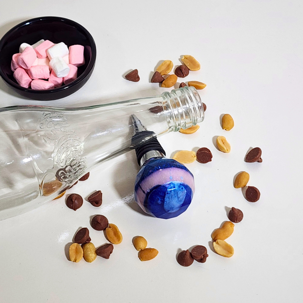 69a53347e6f476195c1e68ac_blue-bottle-stopper_1787046983528.png