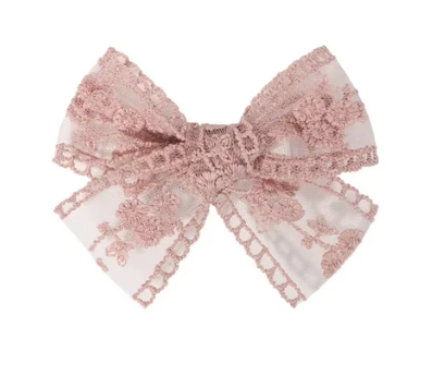 69a53347e6f476195c1e68ac_blush-tailor-made-bow-clip_1790229640029.png