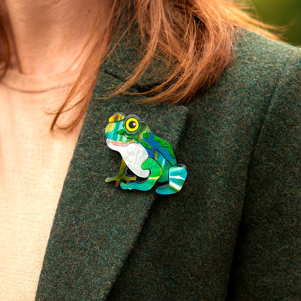 69a53347e6f476195c1e68ac_frog-brooch_1793071074129.png