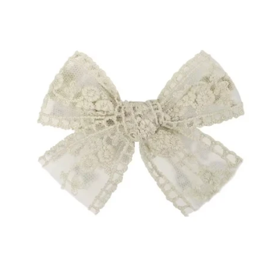 69a53347e6f476195c1e68ac_green-tailor-bow-clip_1790229640030.png