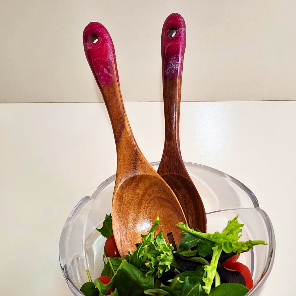 69a53347e6f476195c1e68ac_pink-salad-servers_1787045563427.png
