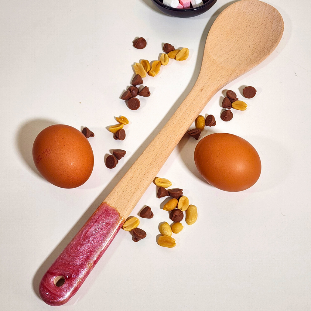 69a53347e6f476195c1e68ac_pink-wooden-spoon_1787045758204.png